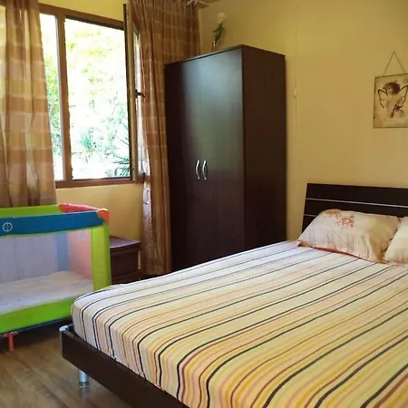 Yellow Fani Semesterbostad *