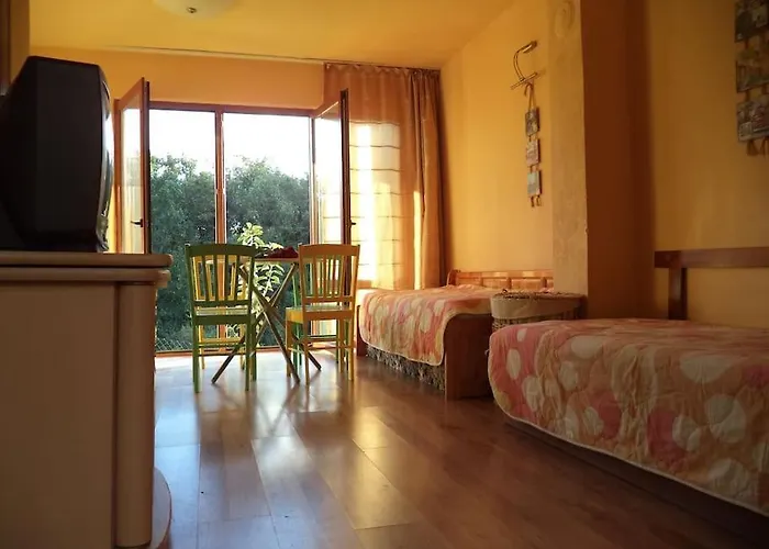 Yellow Fani Szinemorec