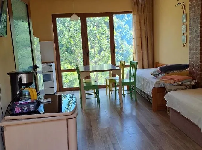 Yellow Fani Nyaraló Szinemorec